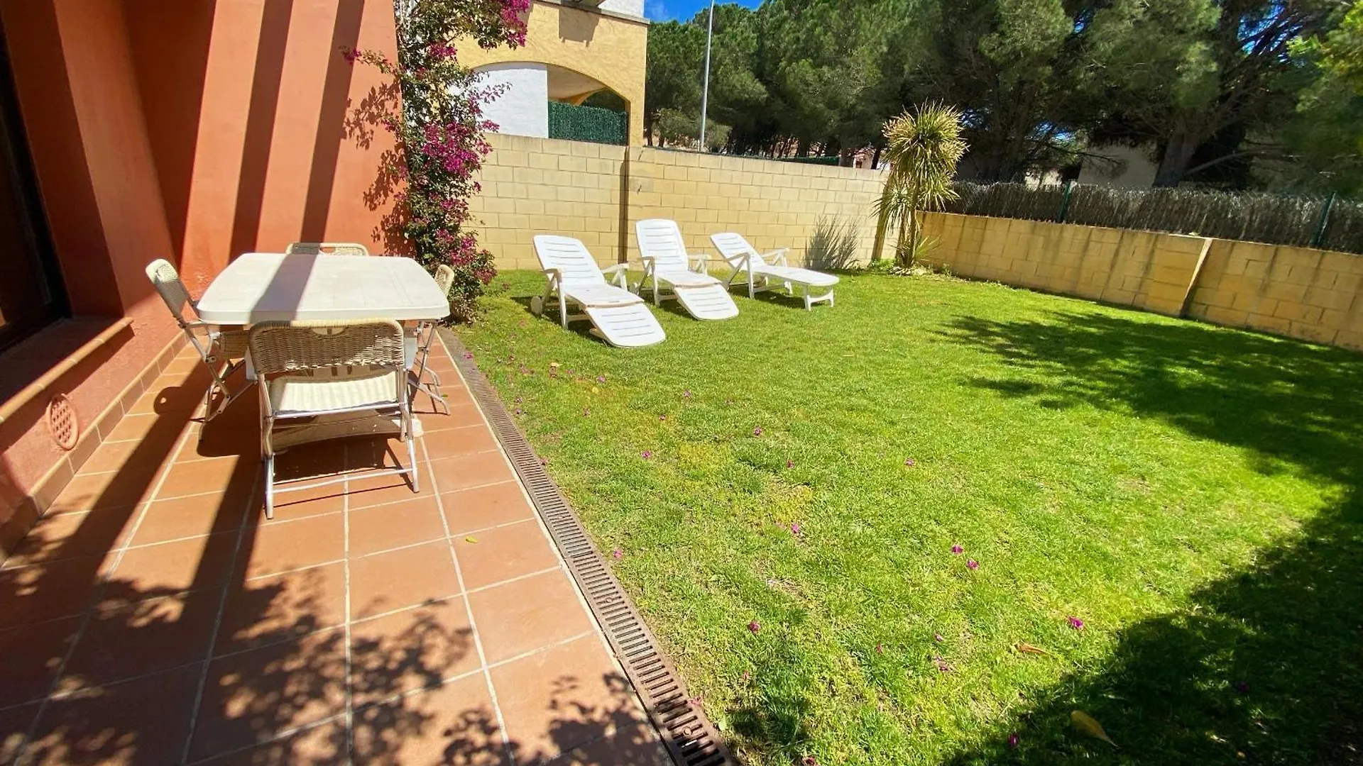 Villa Casa l'Escala, piscina comuntària i jardí privat